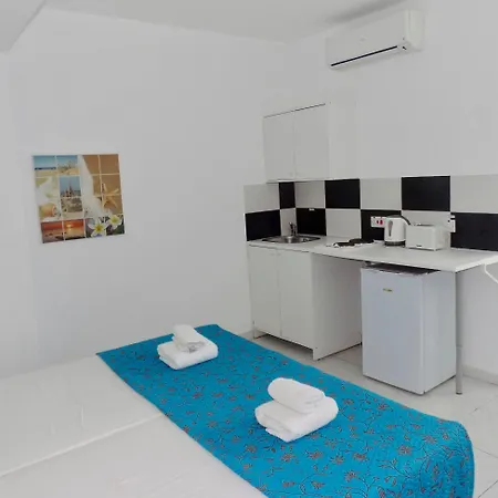 Ξενοδοχείο με διαμερίσματα Margarita Napa 3*