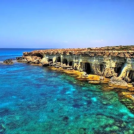 Ξενοδοχείο με διαμερίσματα Margarita Napa Αγία Νάπα
